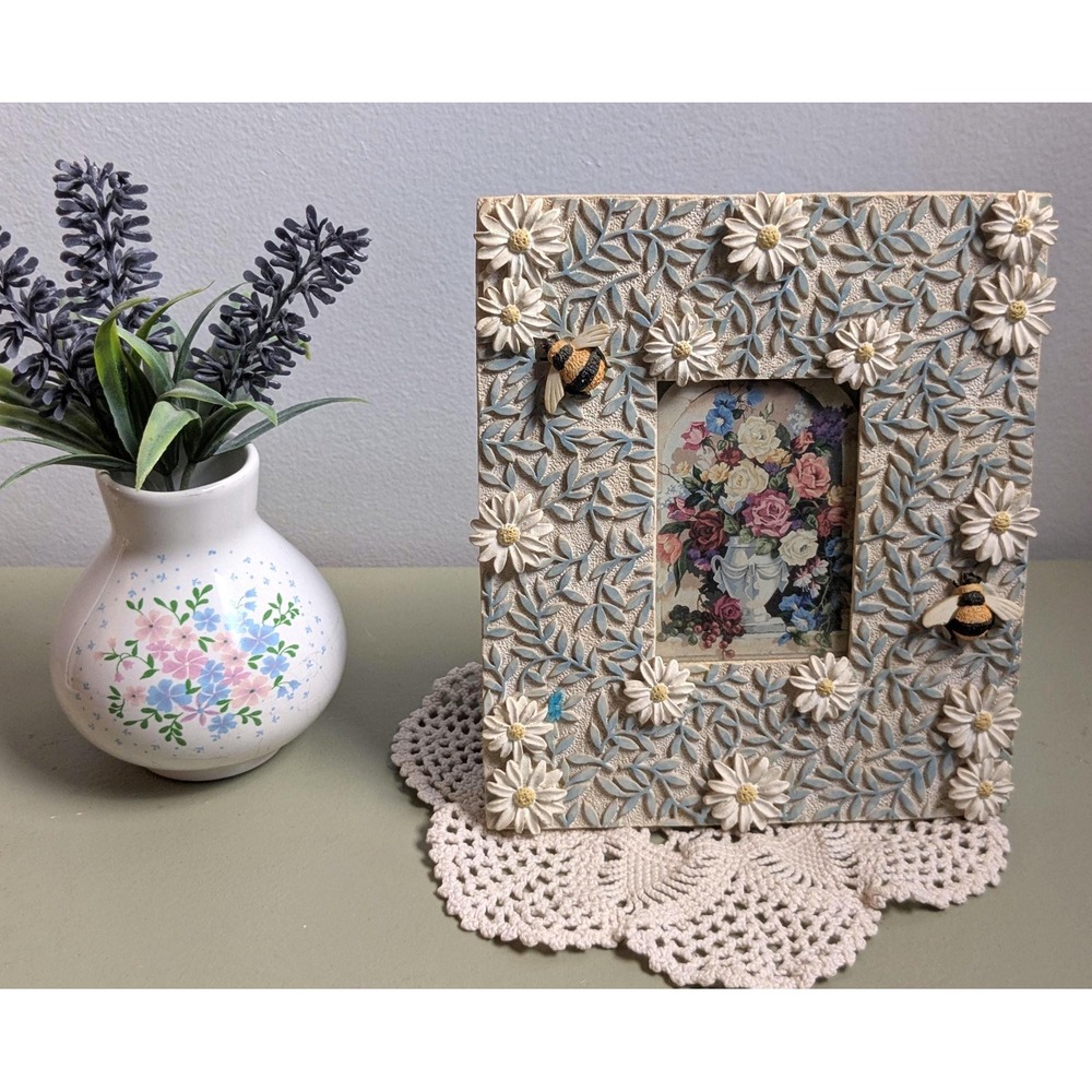 Vintage Style Bee Daisy Photo Frame Cottagecore Garden Floral Picture Frame